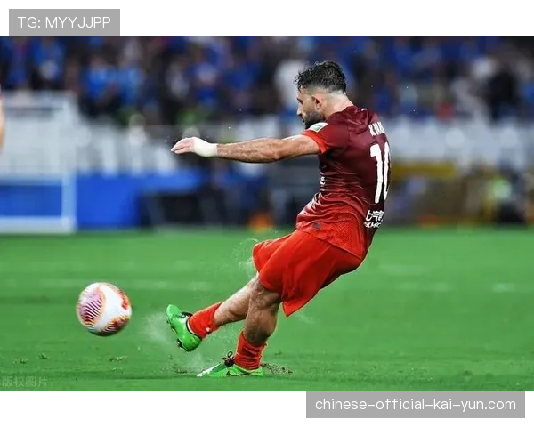 比赛因球迷向场内投掷杂物中断十分钟 比赛因球迷向场内投掷杂物中断十分钟